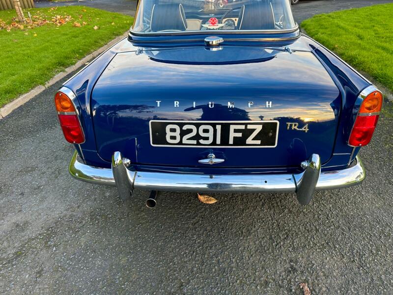 TRIUMPH TR4