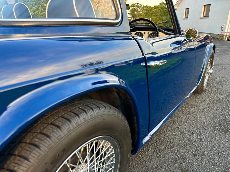 TRIUMPH TR4