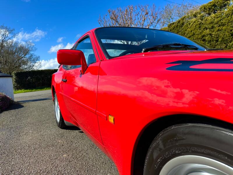 PORSCHE 944