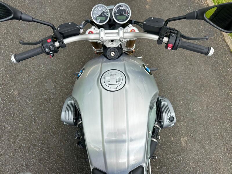 BMW R Nine T