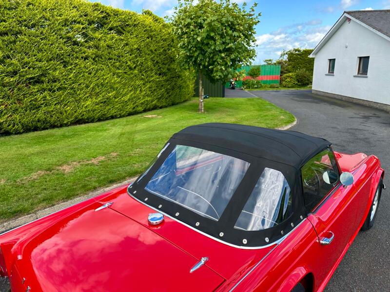 TRIUMPH TR4