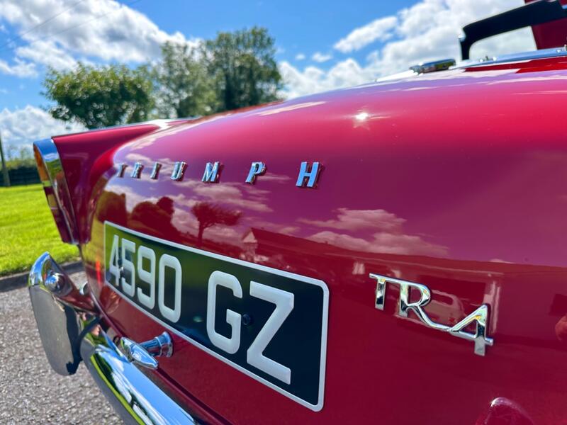 TRIUMPH TR4