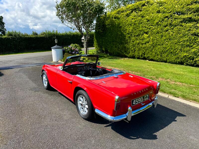 TRIUMPH TR4