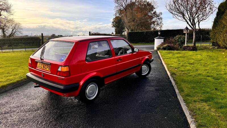 VOLKSWAGEN GOLF