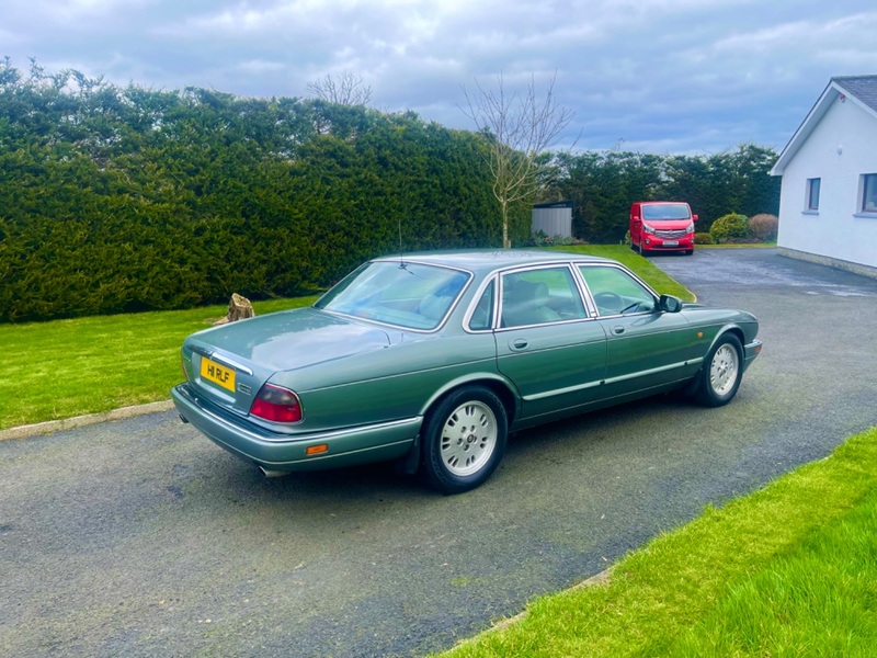 JAGUAR XJ