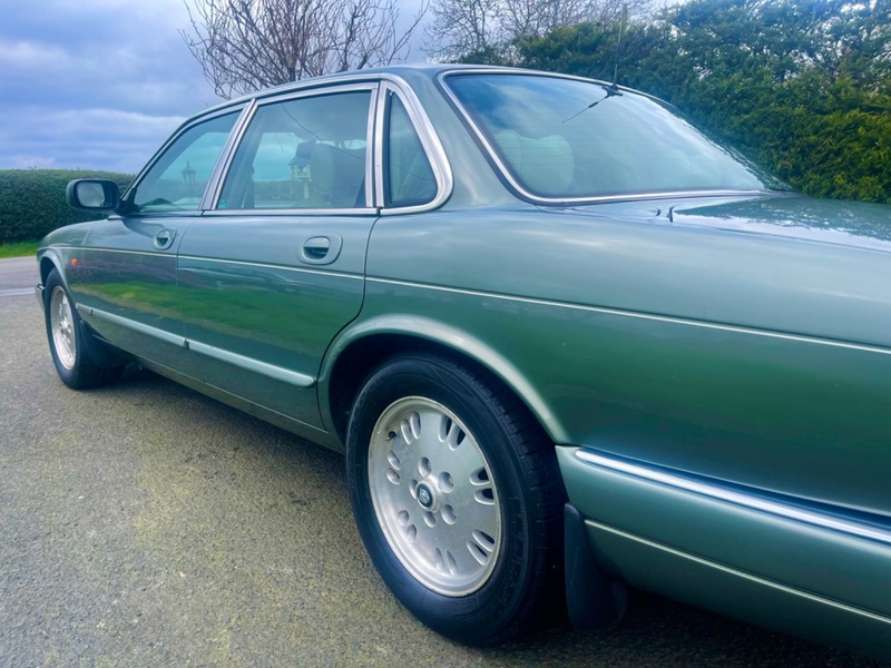 JAGUAR XJ