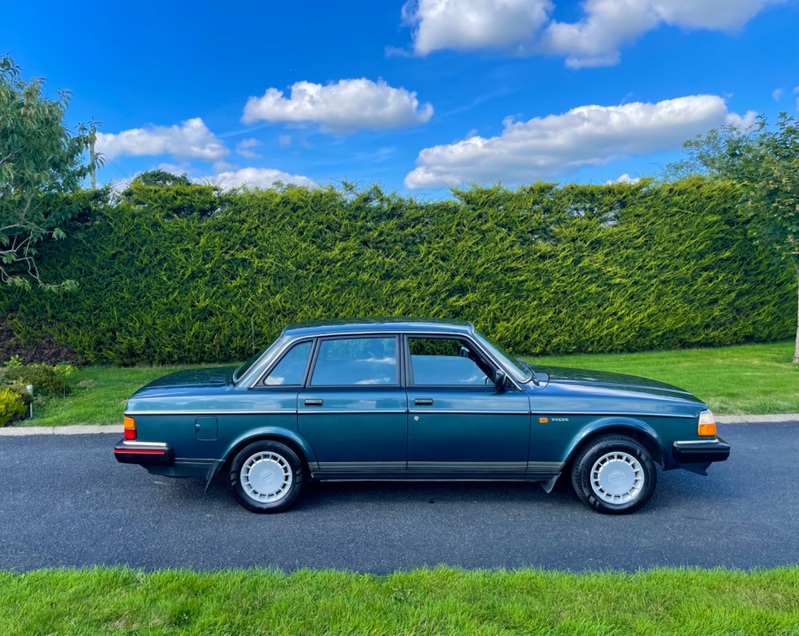 VOLVO 240