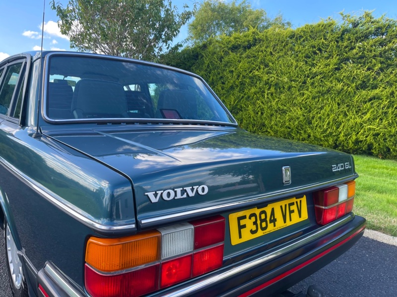 VOLVO 240