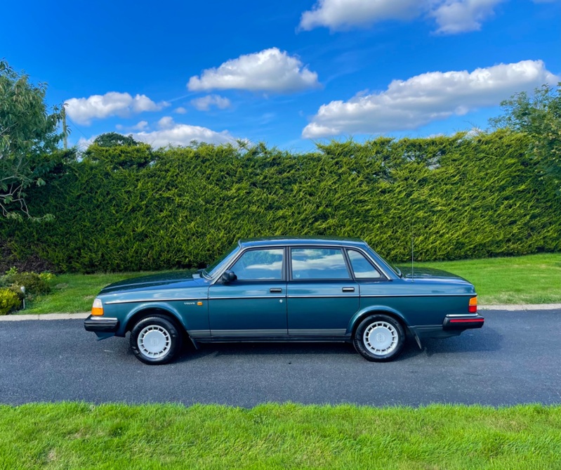 VOLVO 240