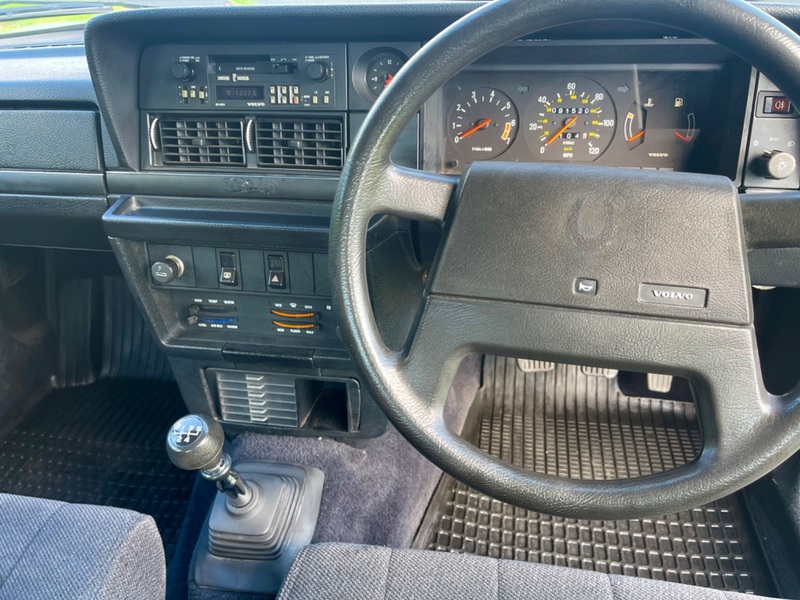 VOLVO 240