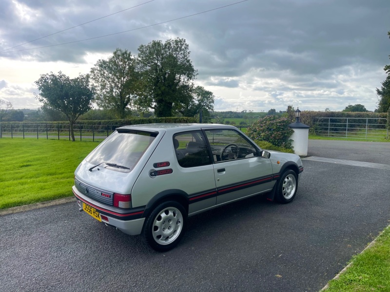 PEUGEOT 205