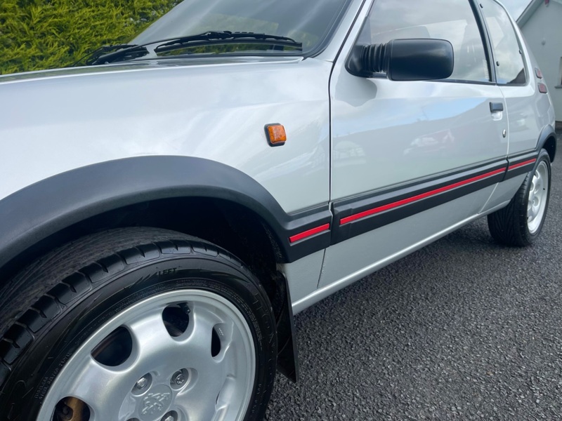 PEUGEOT 205