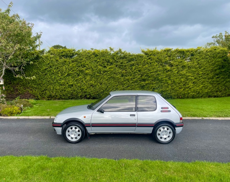 PEUGEOT 205