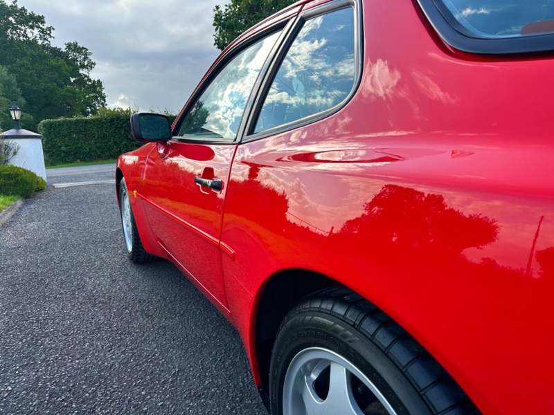 PORSCHE 944