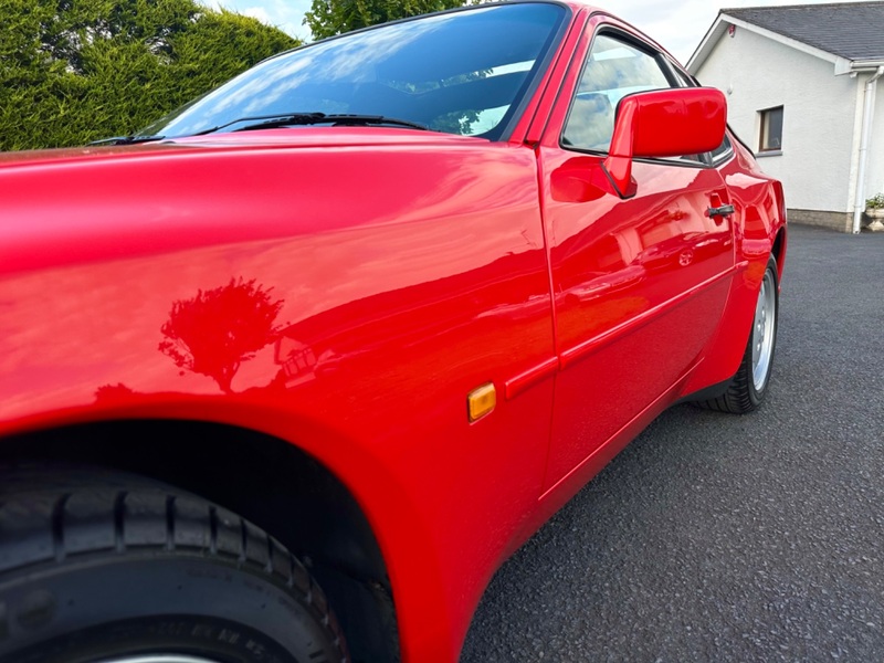 PORSCHE 944