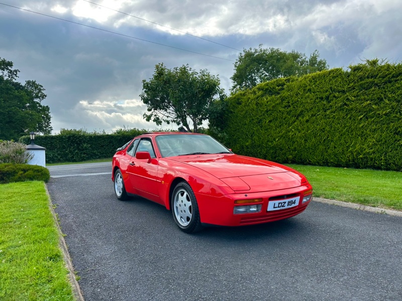 PORSCHE 944