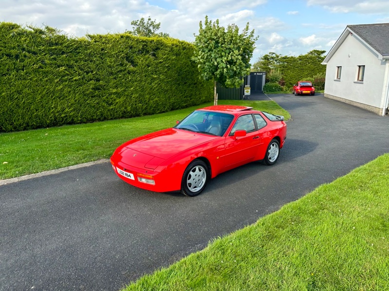 PORSCHE 944