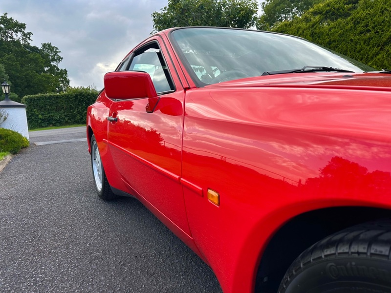 PORSCHE 944