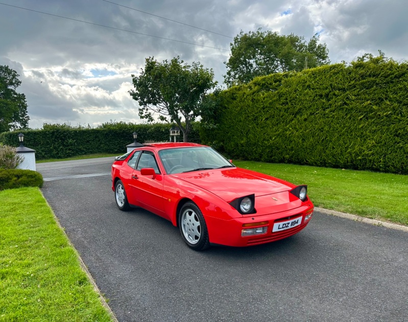 PORSCHE 944